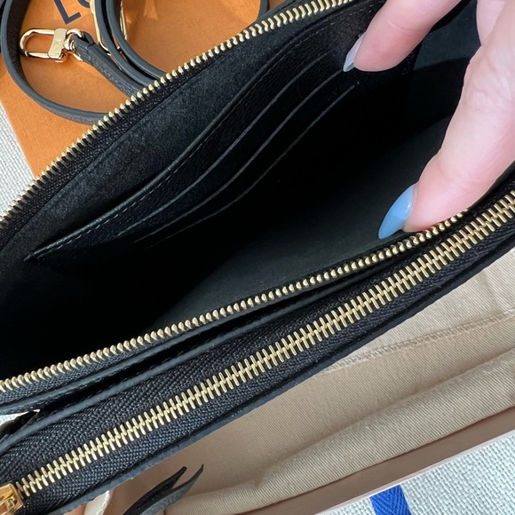 NIB Louis Vuitton Double Zip Pochette Crossbody🖤 - Picture 5 of 5